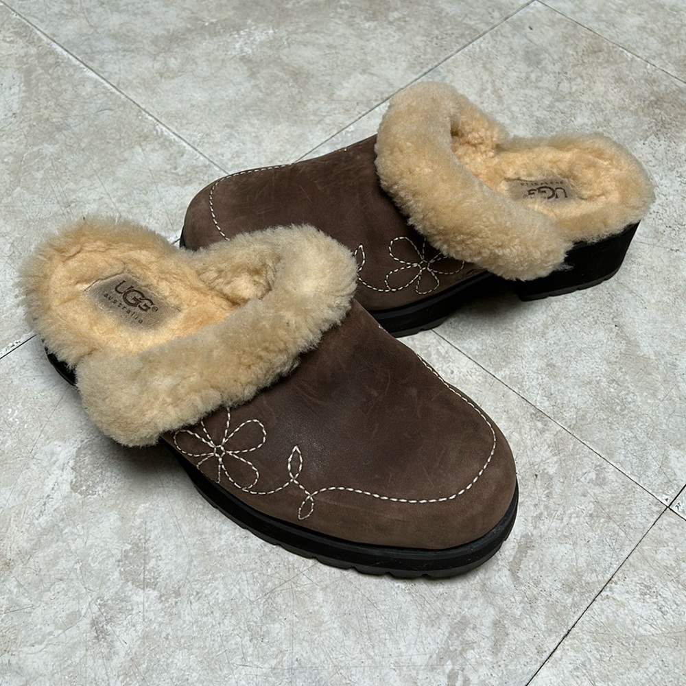 UGG Clogs Sz 8